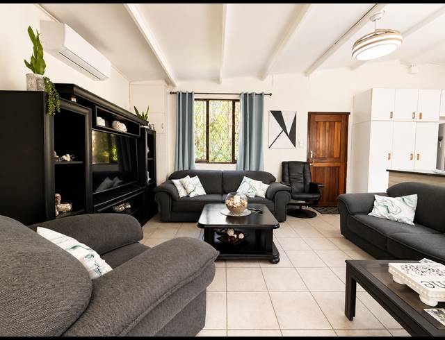 200M² LODGE FOR SALE IN GLENMORE